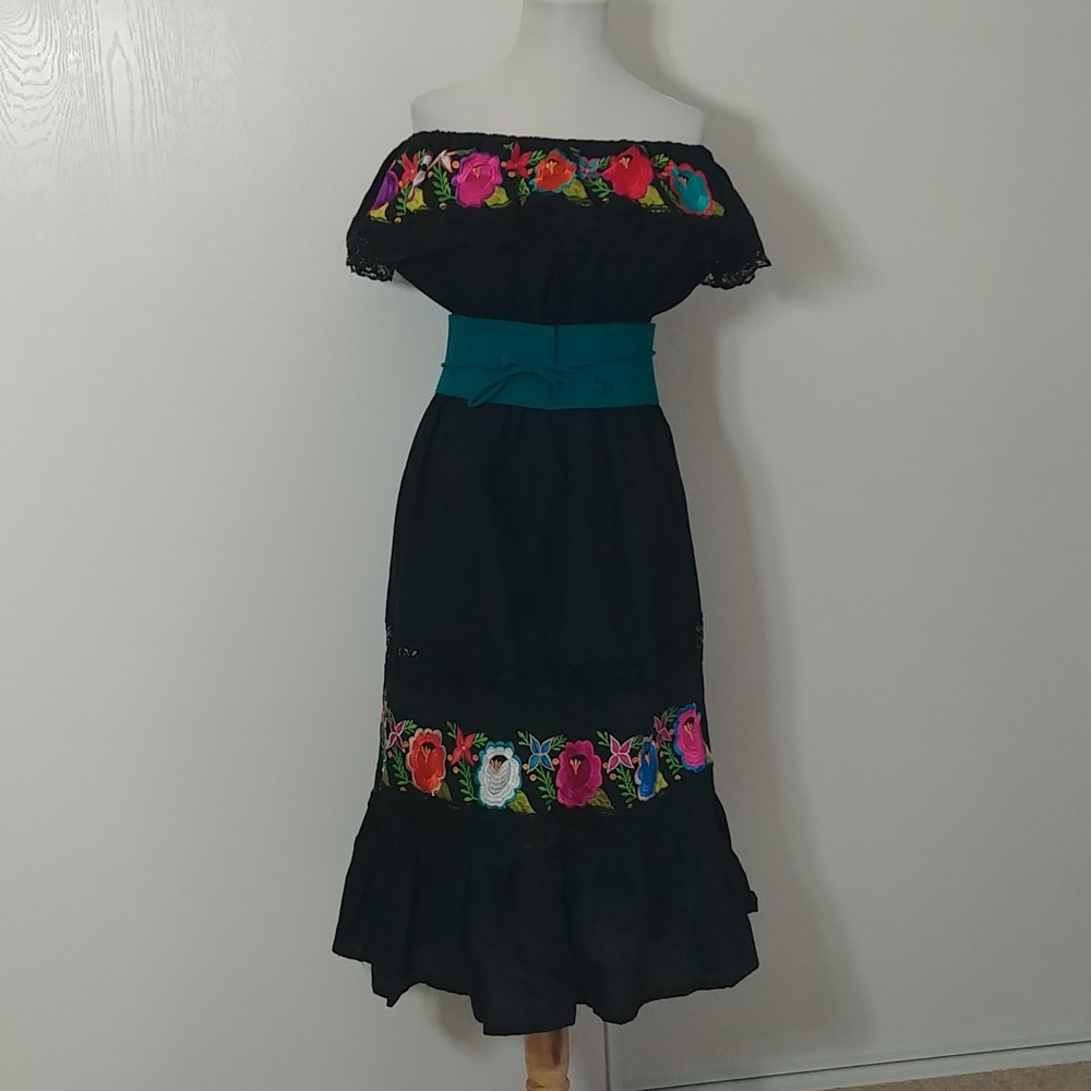 Off shoulders Hispanic Fiesta Black dress